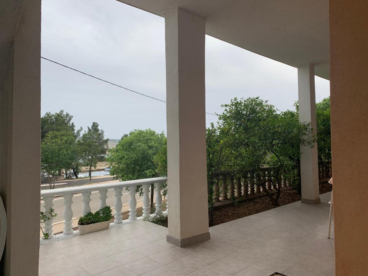 Apartmani Spomenka Селине Екстериор снимка