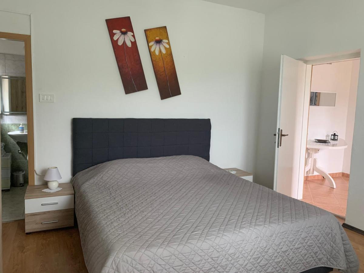 Apartmani Spomenka Селине Екстериор снимка