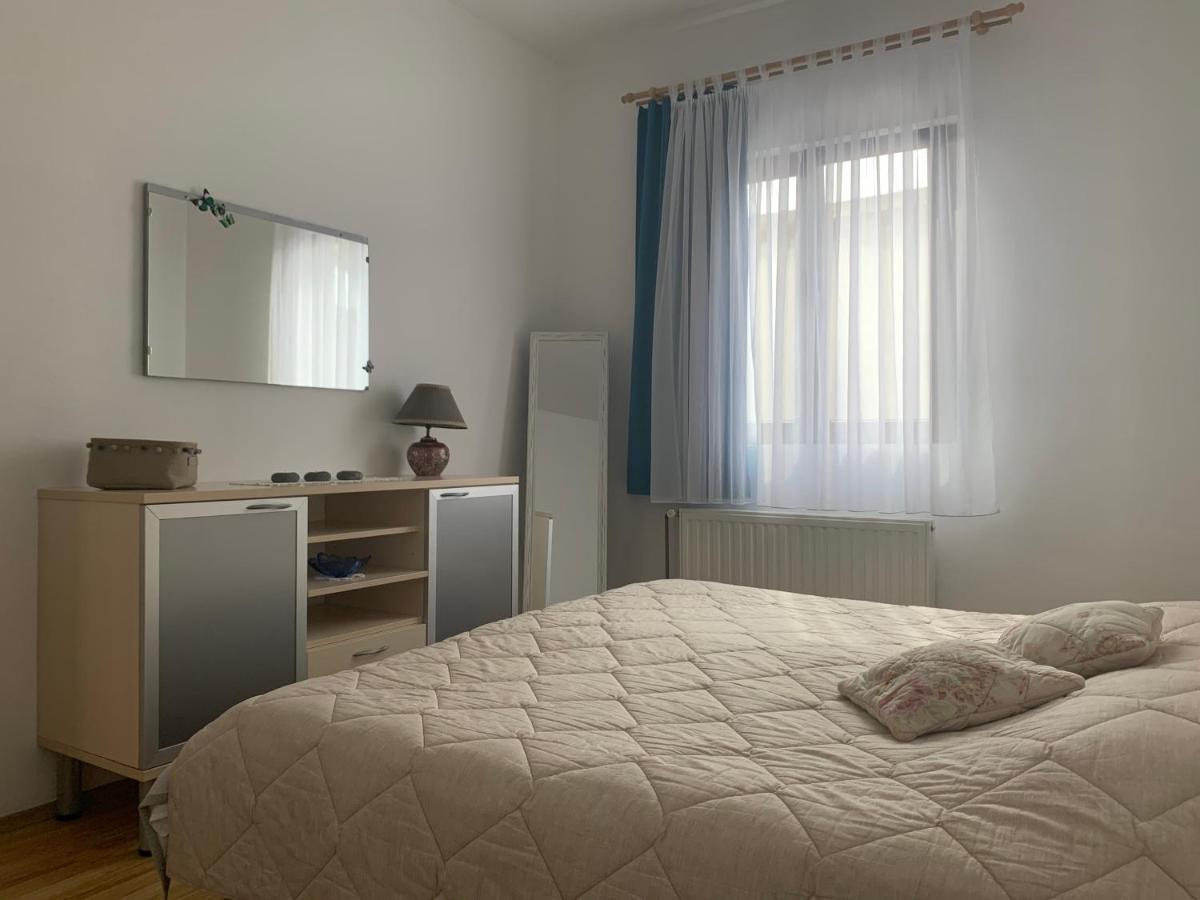 Apartmani Spomenka Селине Екстериор снимка