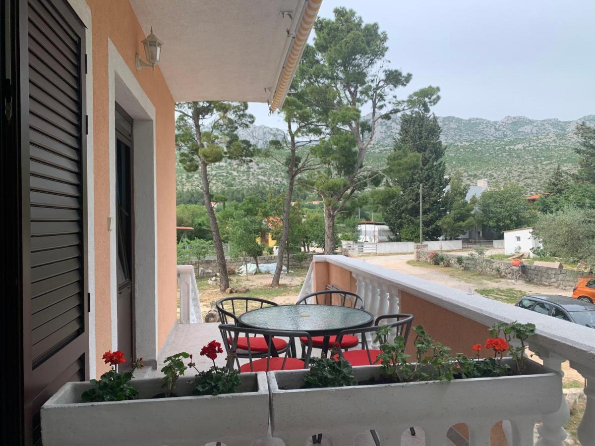 Apartmani Spomenka Селине Екстериор снимка