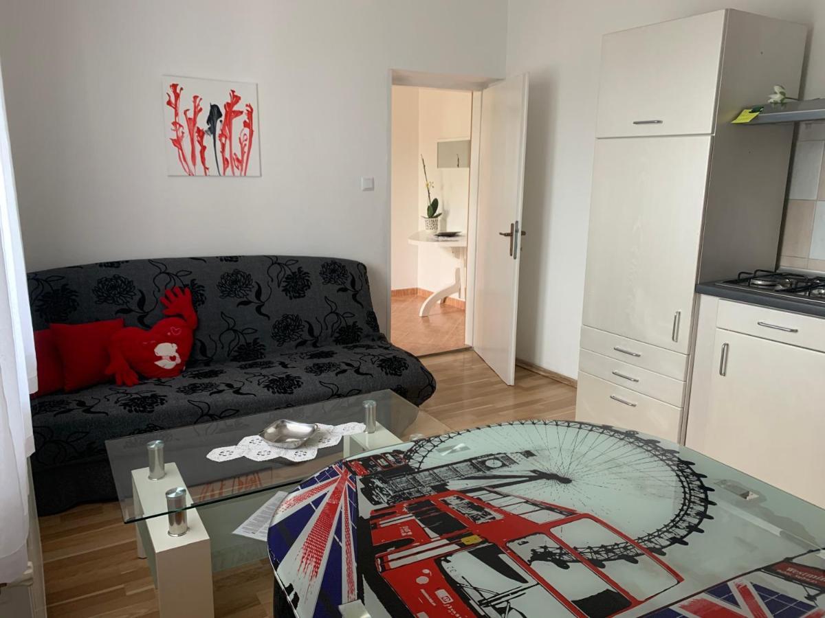 Apartmani Spomenka Селине Екстериор снимка