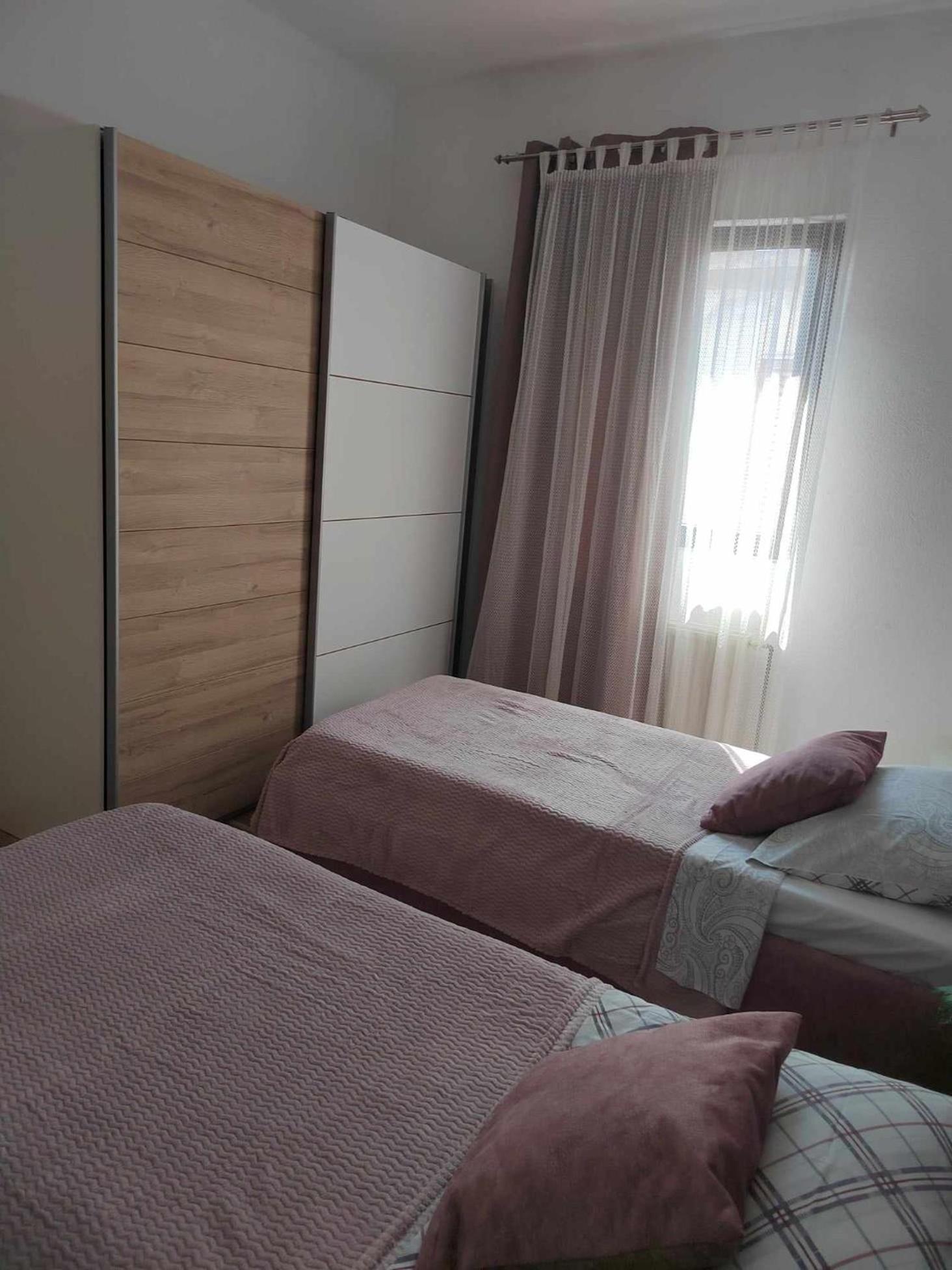 Apartmani Spomenka Селине Екстериор снимка