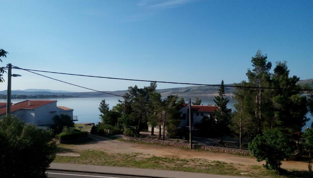 Apartmani Spomenka Селине Екстериор снимка