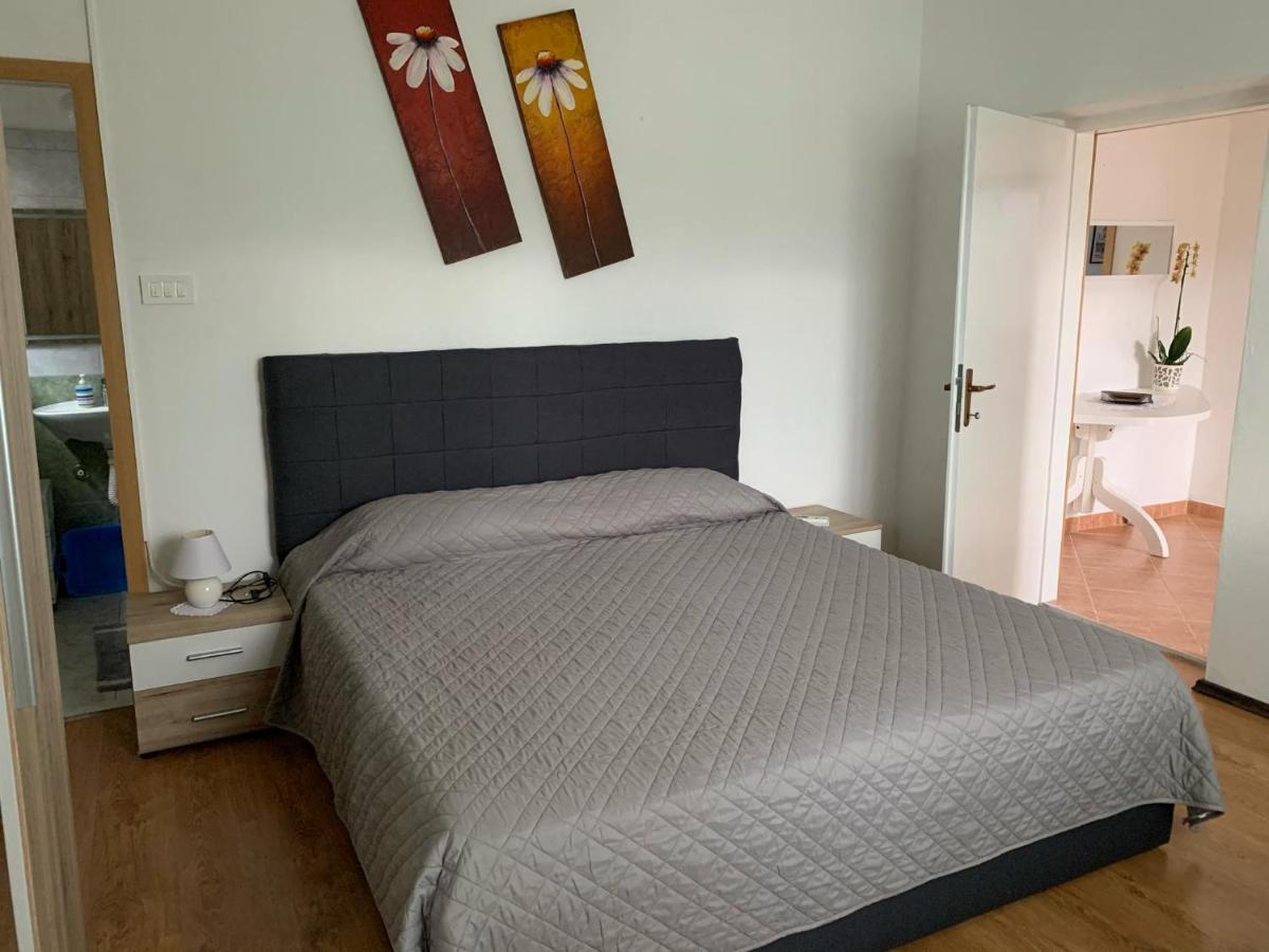Apartmani Spomenka Селине Екстериор снимка