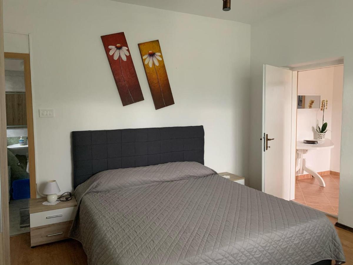 Apartmani Spomenka Селине Екстериор снимка