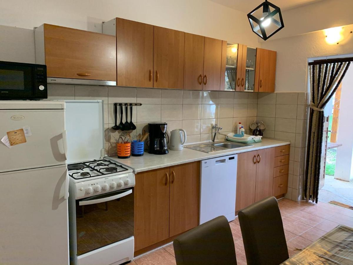 Apartmani Spomenka Селине Екстериор снимка