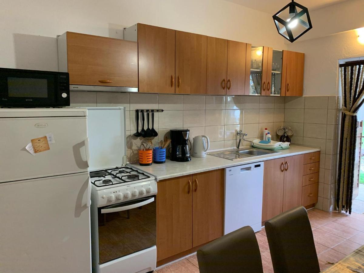 Apartmani Spomenka Селине Екстериор снимка