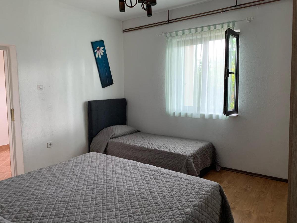 Apartmani Spomenka Селине Екстериор снимка